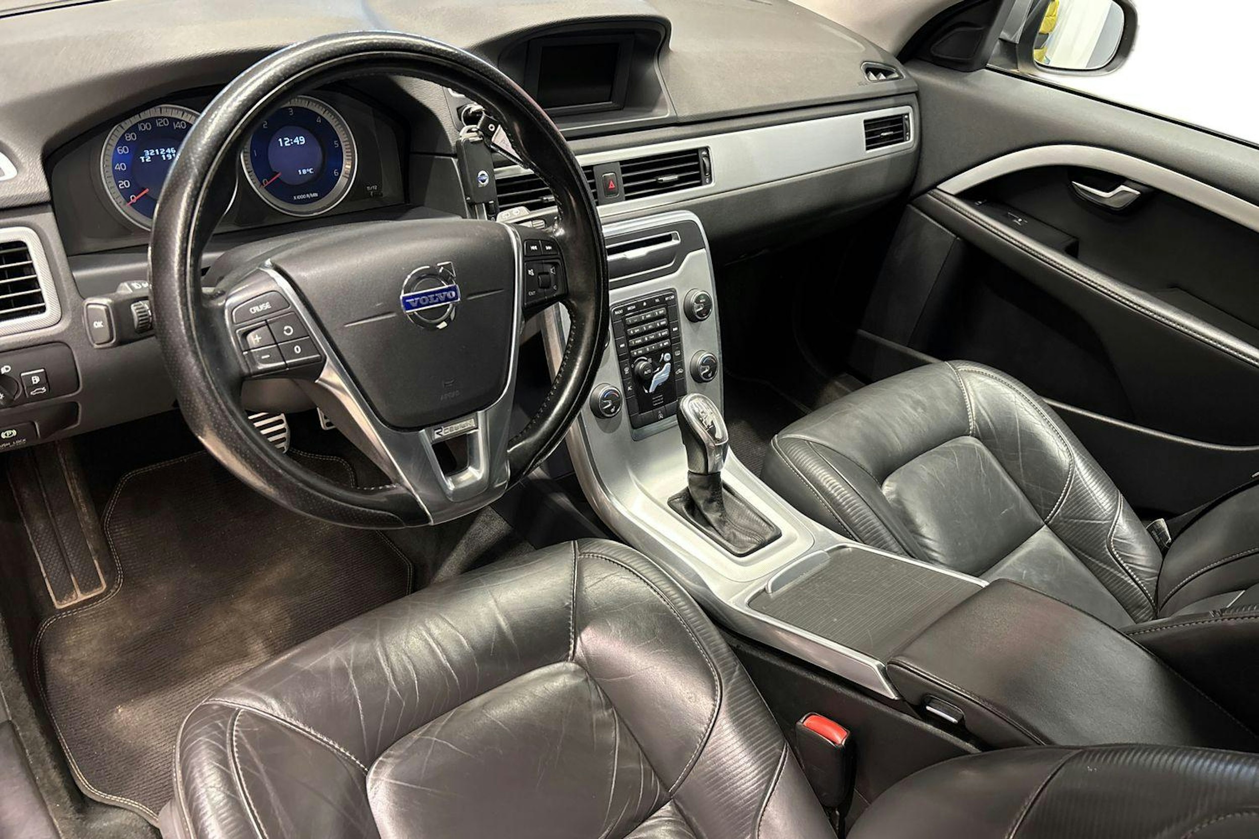 Ruskea (beige) Volvo V70 2012 kuva 7.