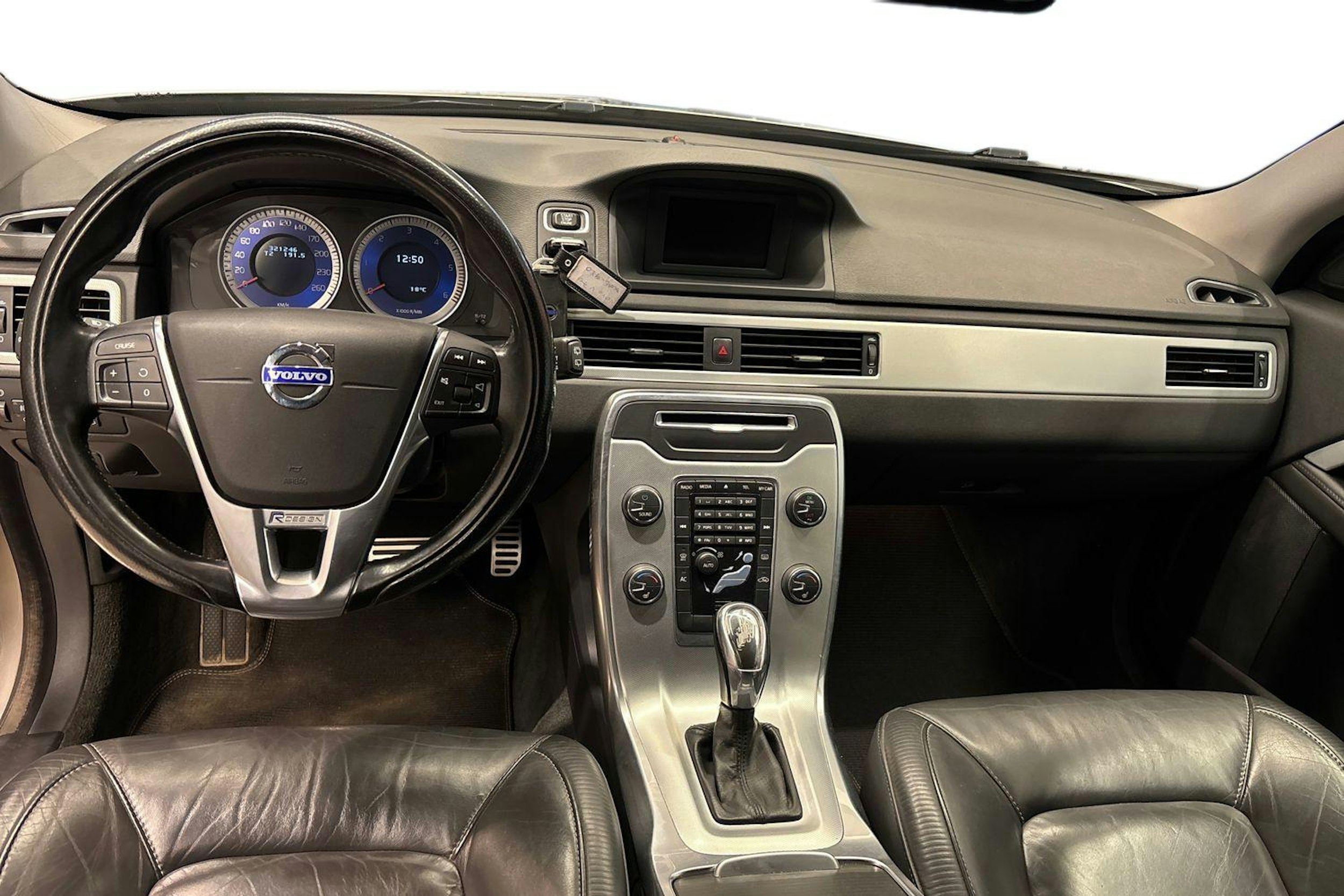 Ruskea (beige) Volvo V70 2012 kuva 9.