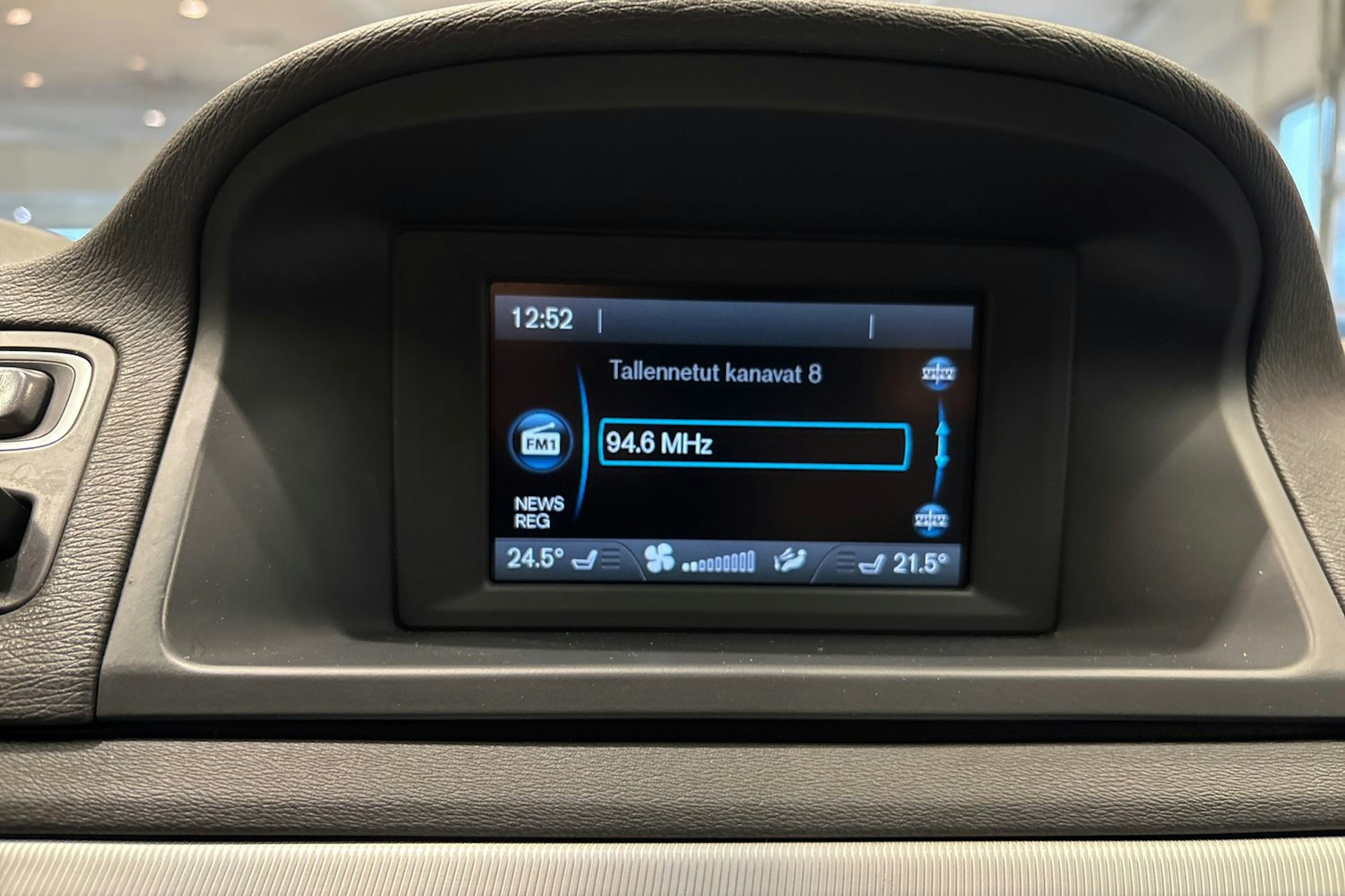 Ruskea (beige) Volvo V70 2012 kuva 18.