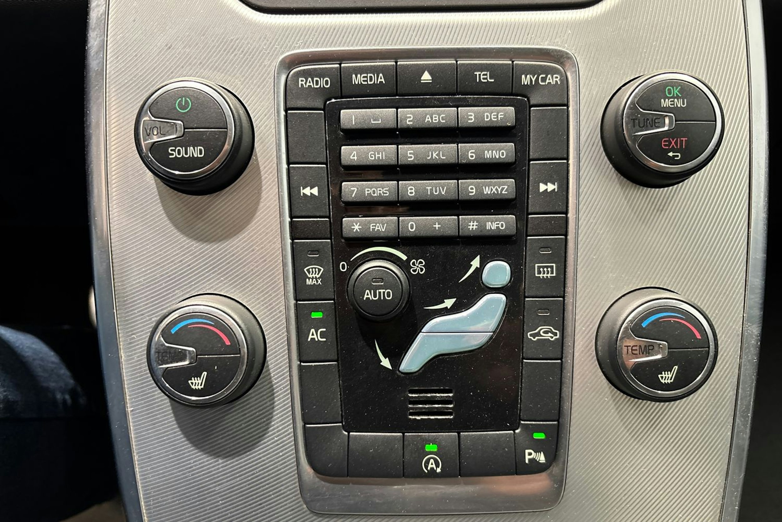 Ruskea (beige) Volvo V70 2012 kuva 19.