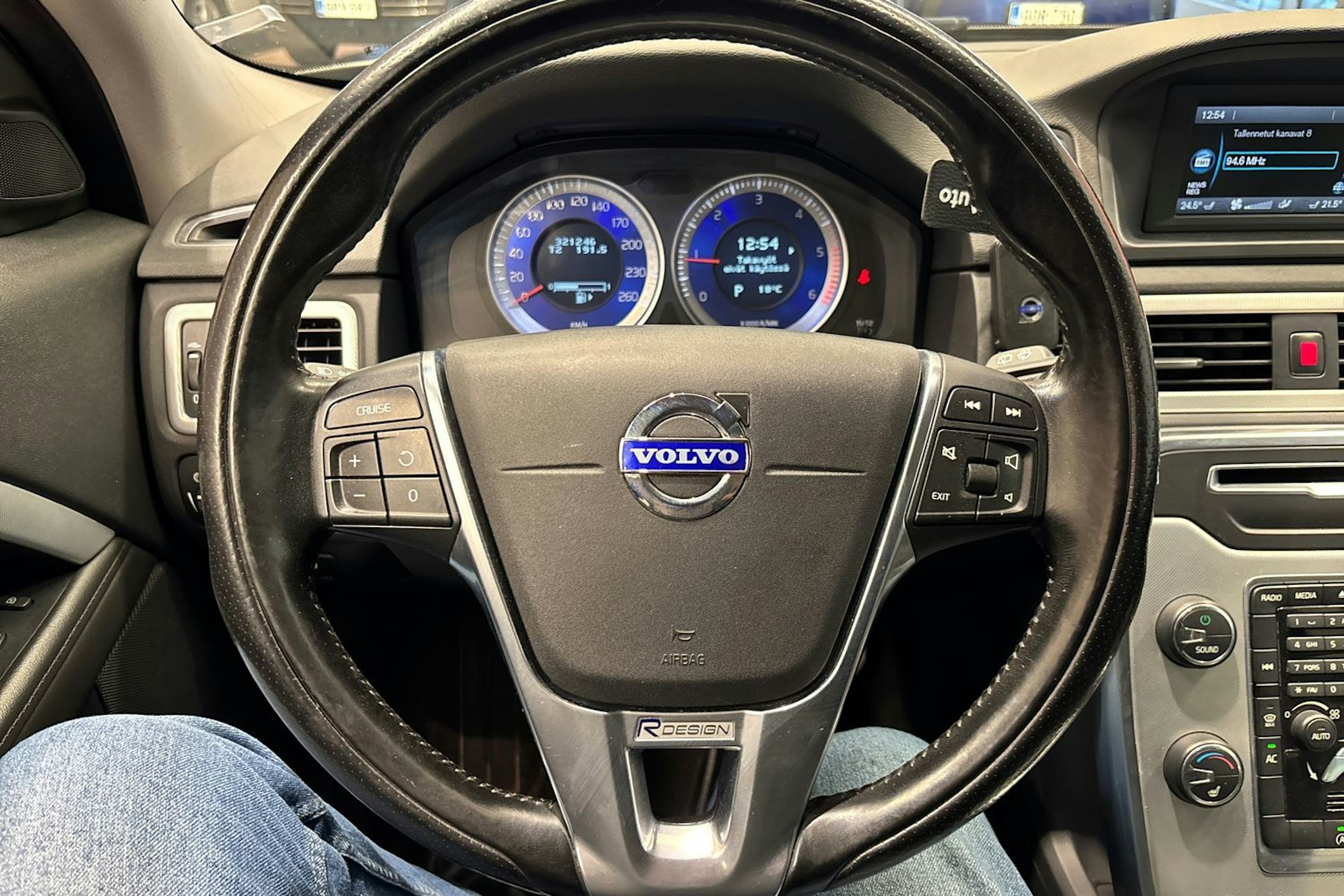 Ruskea (beige) Volvo V70 2012 kuva 22.