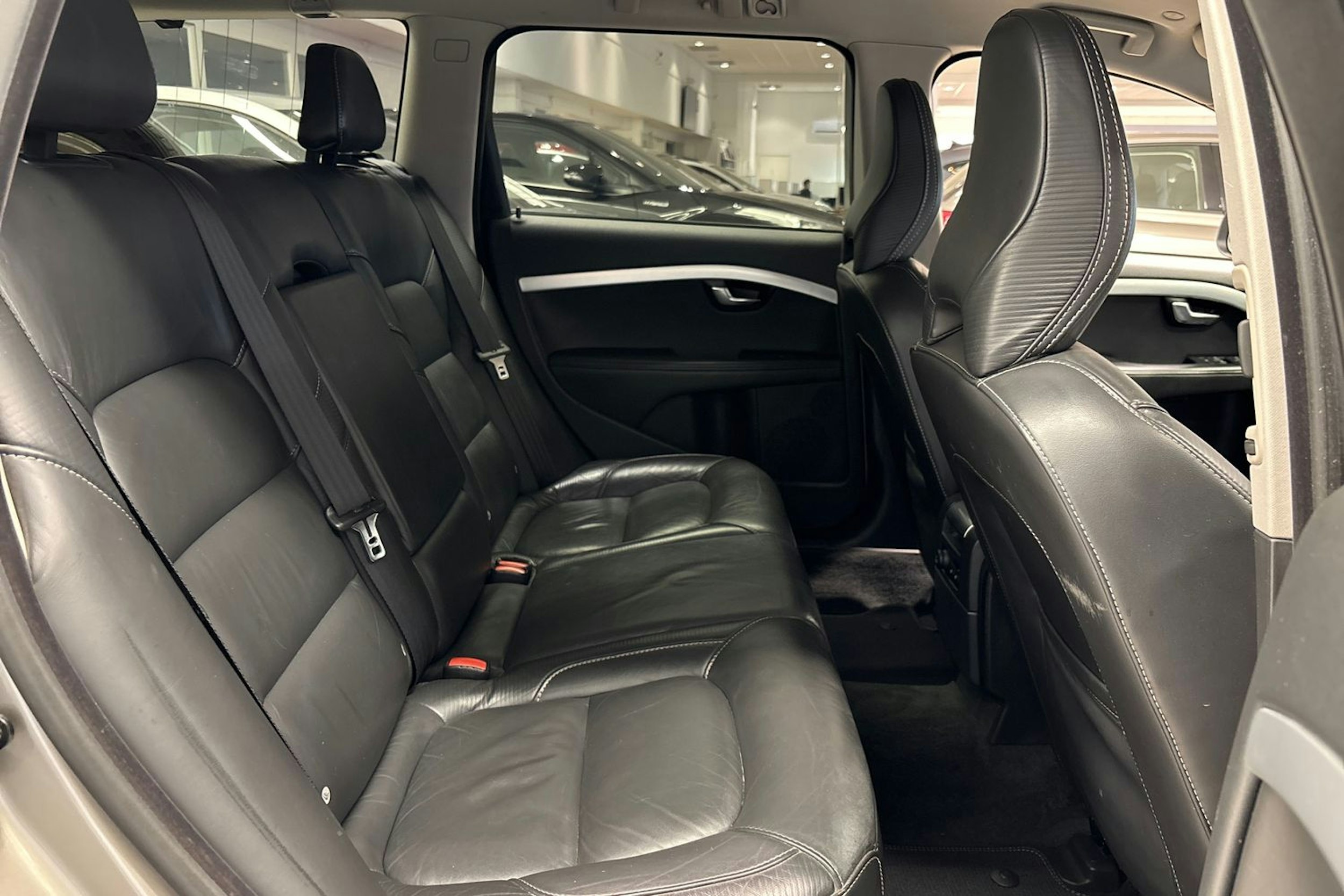 Ruskea (beige) Volvo V70 2012 kuva 25.