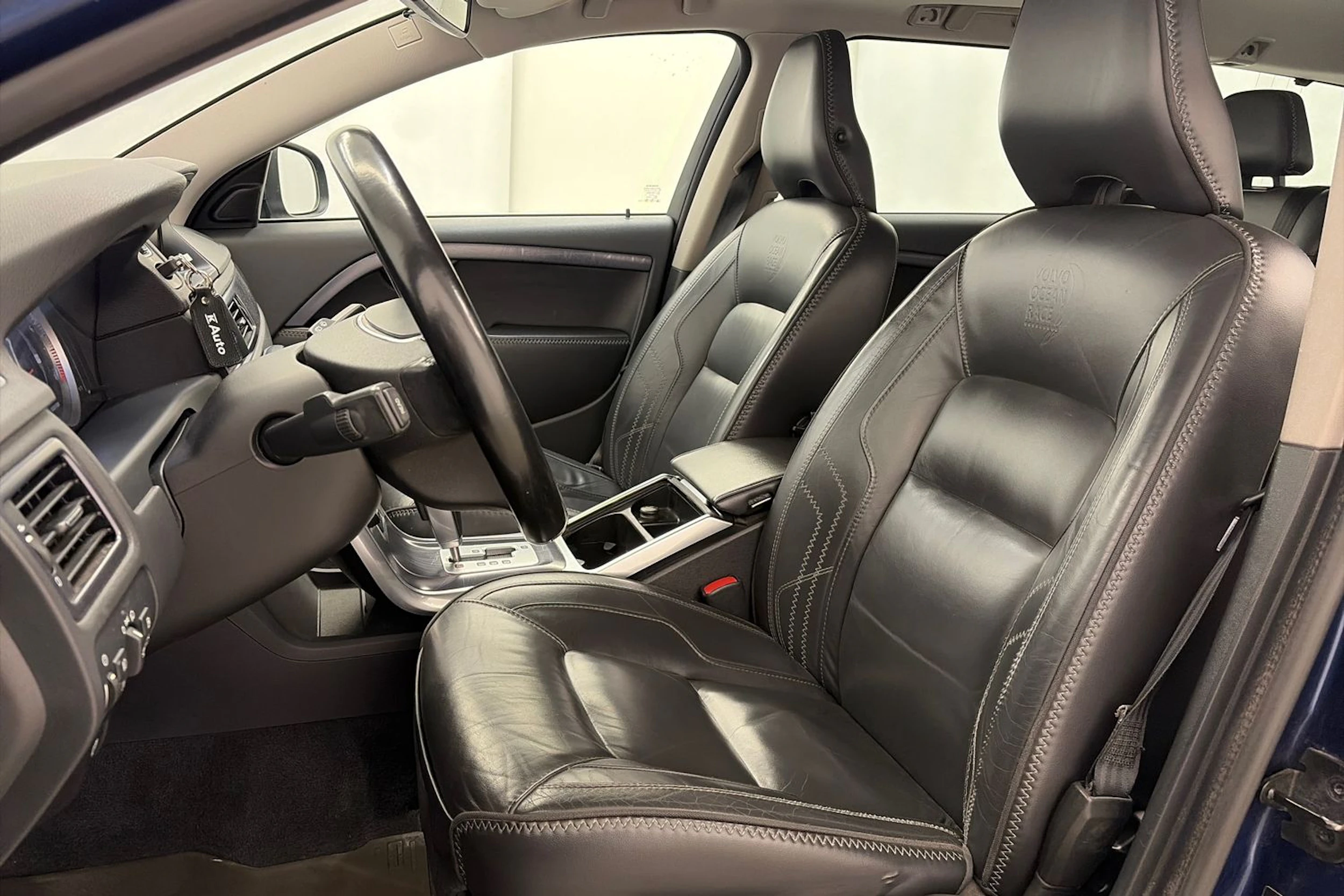 Sininen Volvo V70 2012 kuva 13.