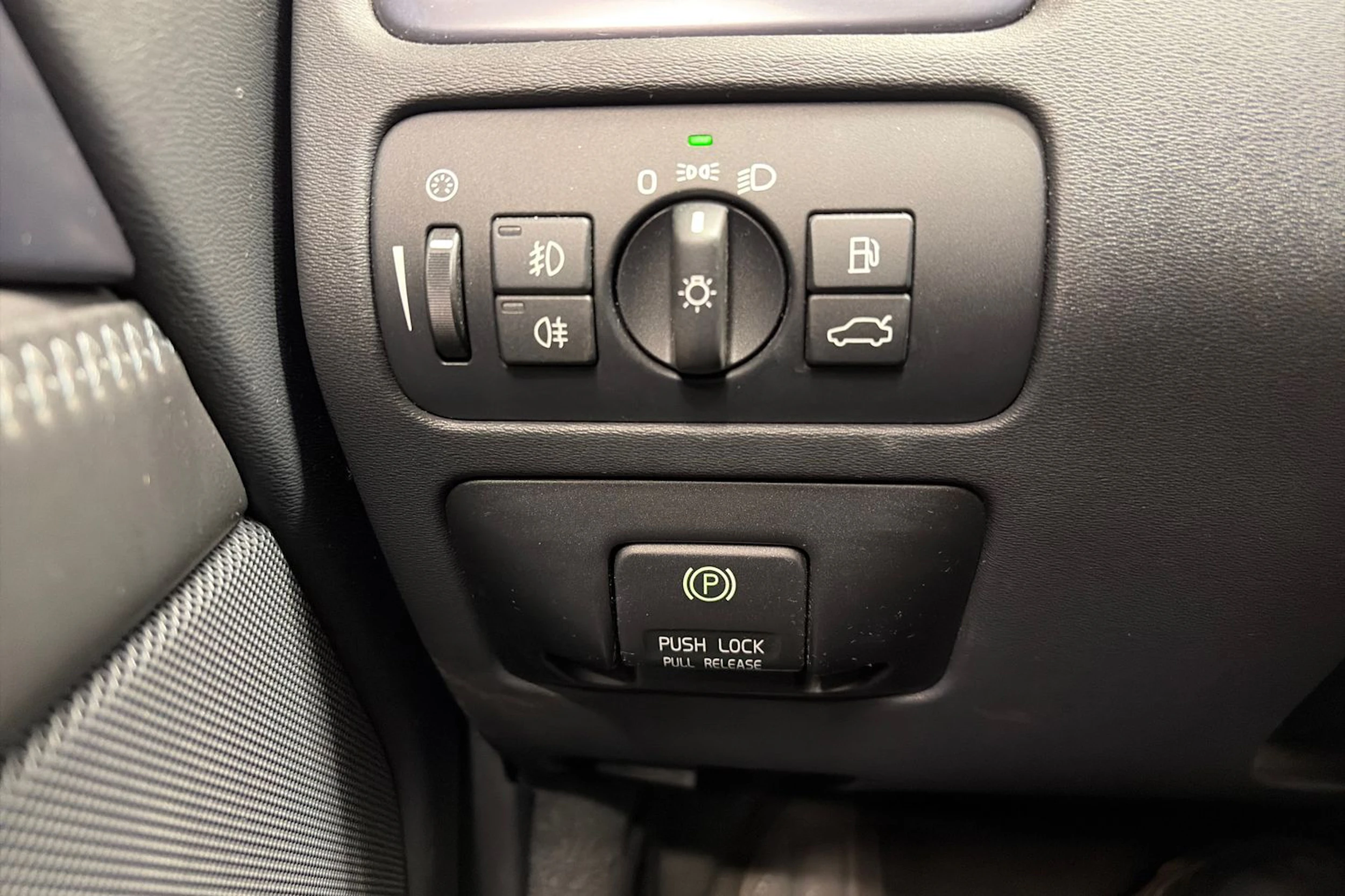 Sininen Volvo V70 2012 kuva 23.