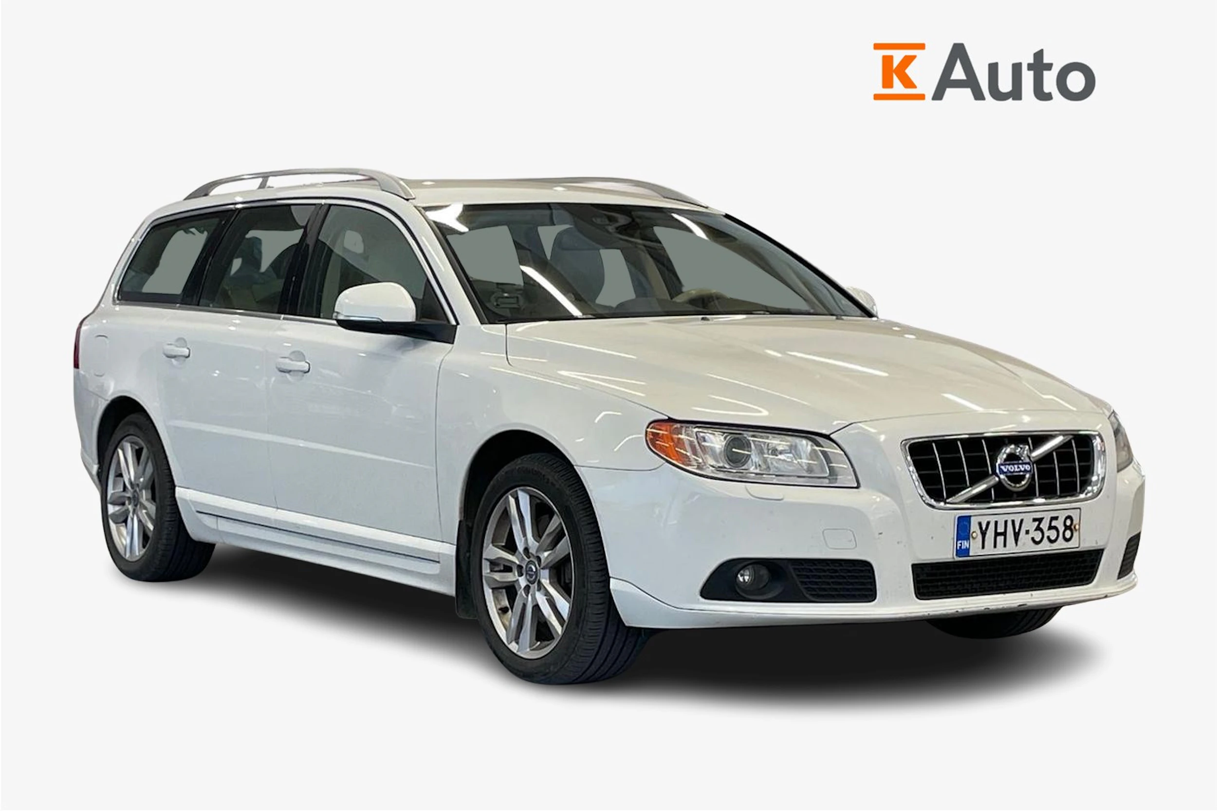 valkoinen Volvo V70 2012 kuva 1.