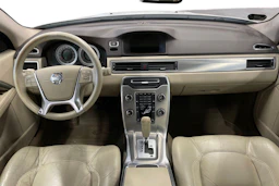 valkoinen Volvo V70 2012 kuva 7.