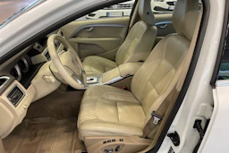 valkoinen Volvo V70 2012 kuva 16.