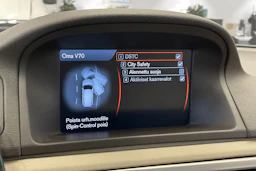 valkoinen Volvo V70 2012 kuva 20.