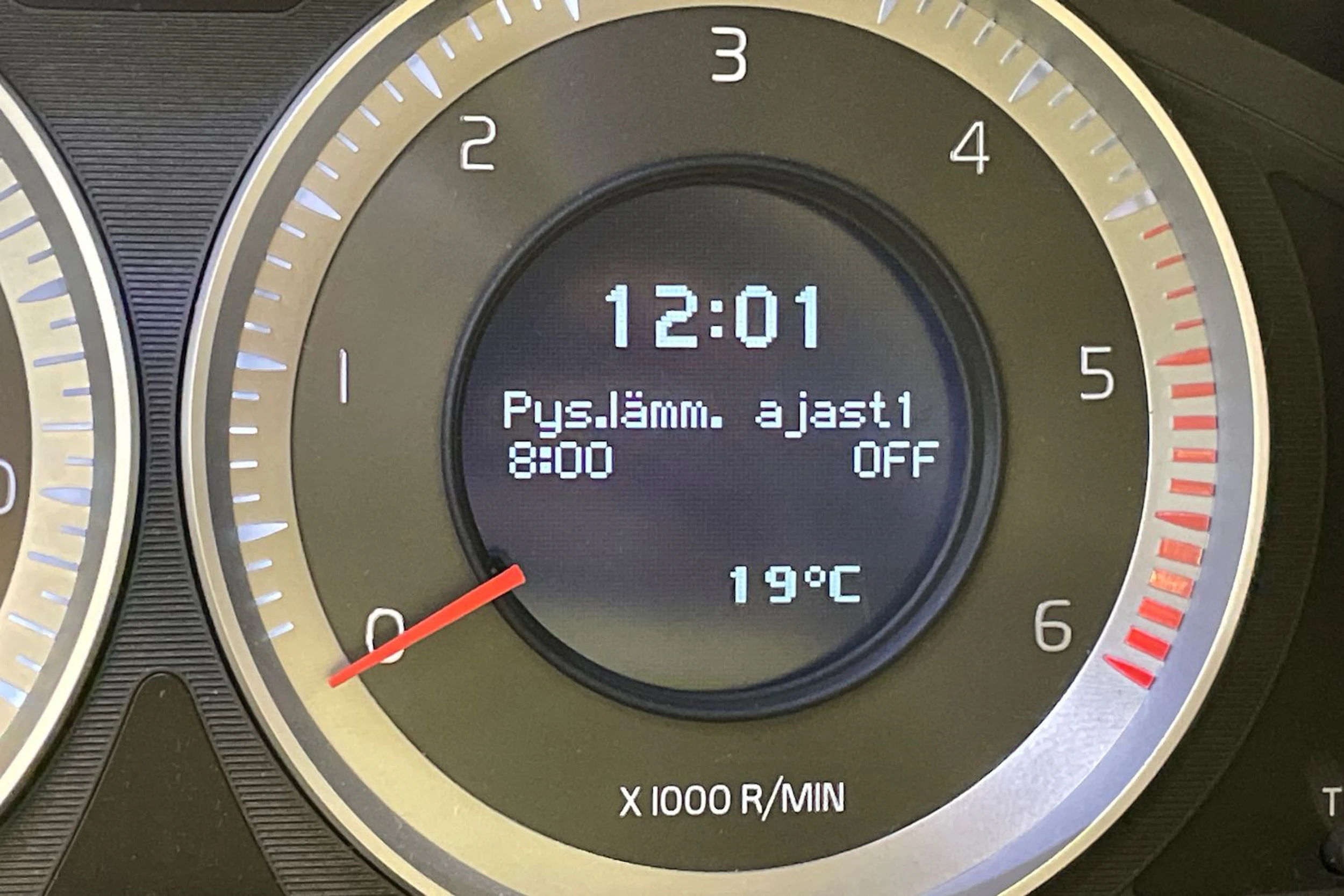 valkoinen Volvo V70 2012 kuva 22.