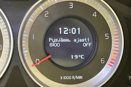 valkoinen Volvo V70 2012 kuva 22.