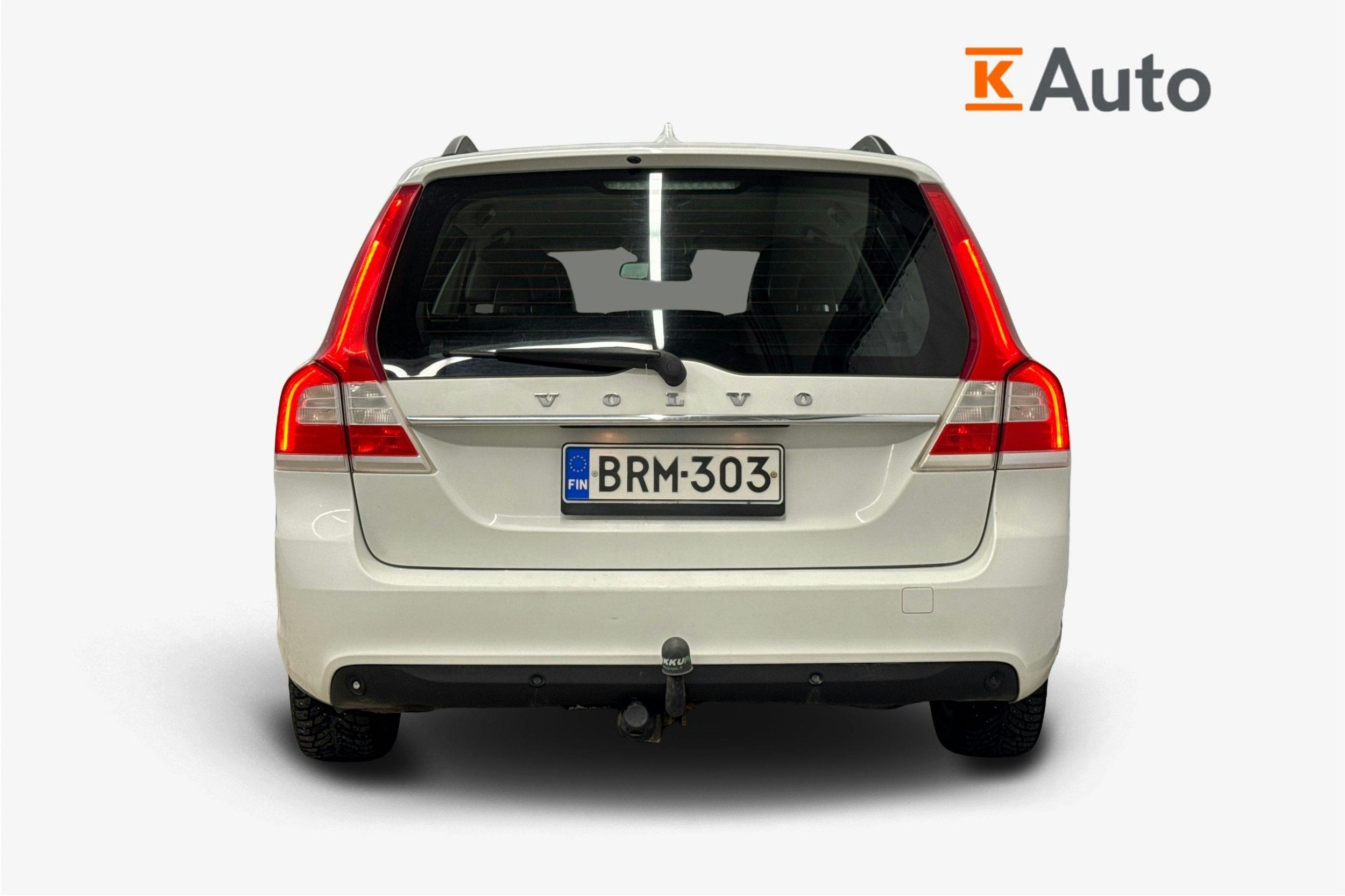 valkoinen Volvo V70 2013 kuva 3.