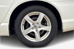 valkoinen Volvo V70 2013 kuva 11.