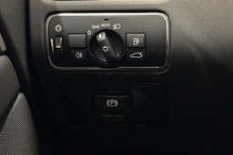 valkoinen Volvo V70 2013 kuva 17.