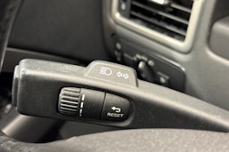 valkoinen Volvo V70 2013 kuva 18.