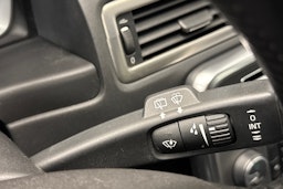 valkoinen Volvo V70 2013 kuva 19.