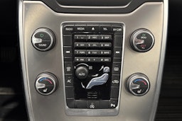 valkoinen Volvo V70 2013 kuva 20.