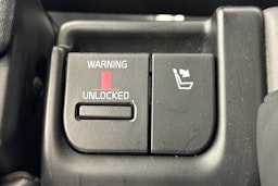 valkoinen Volvo V70 2013 kuva 27.