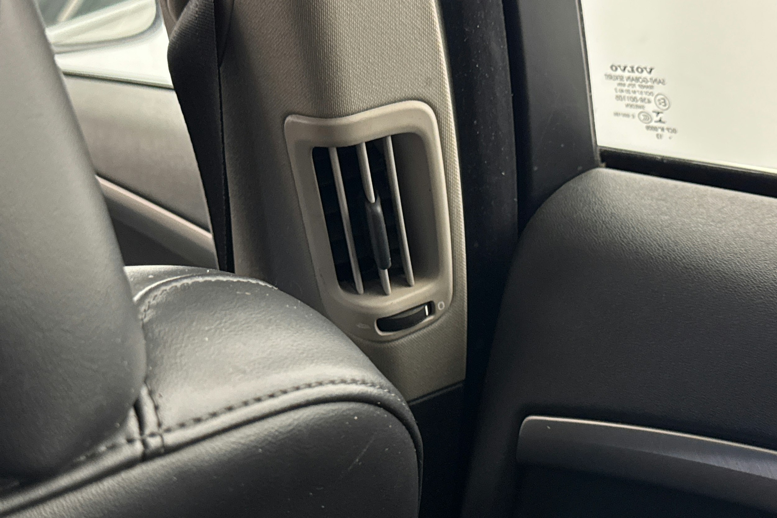 valkoinen Volvo V70 2013 kuva 30.