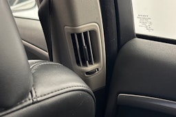 valkoinen Volvo V70 2013 kuva 30.