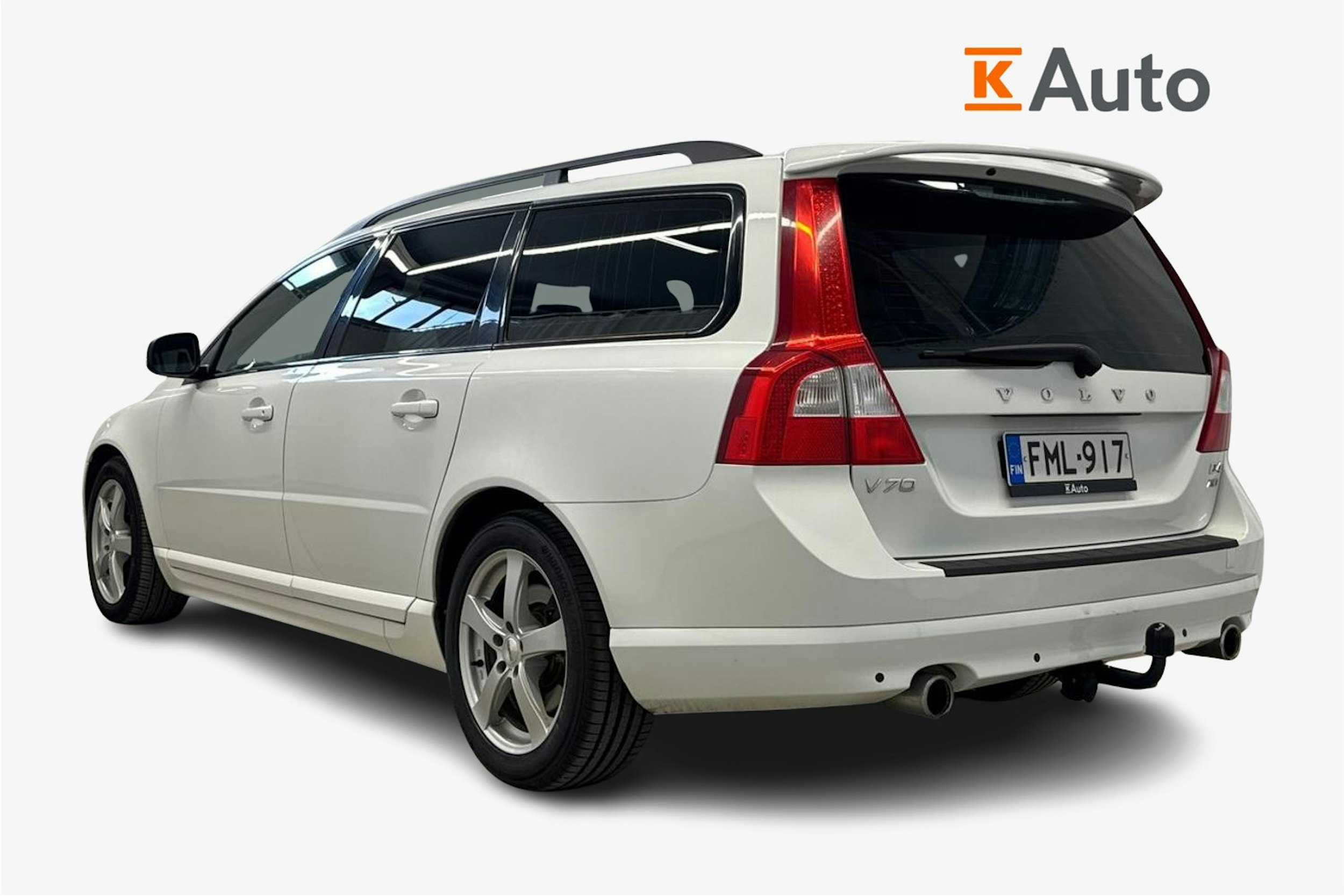 valkoinen Volvo V70 2013 kuva 2.