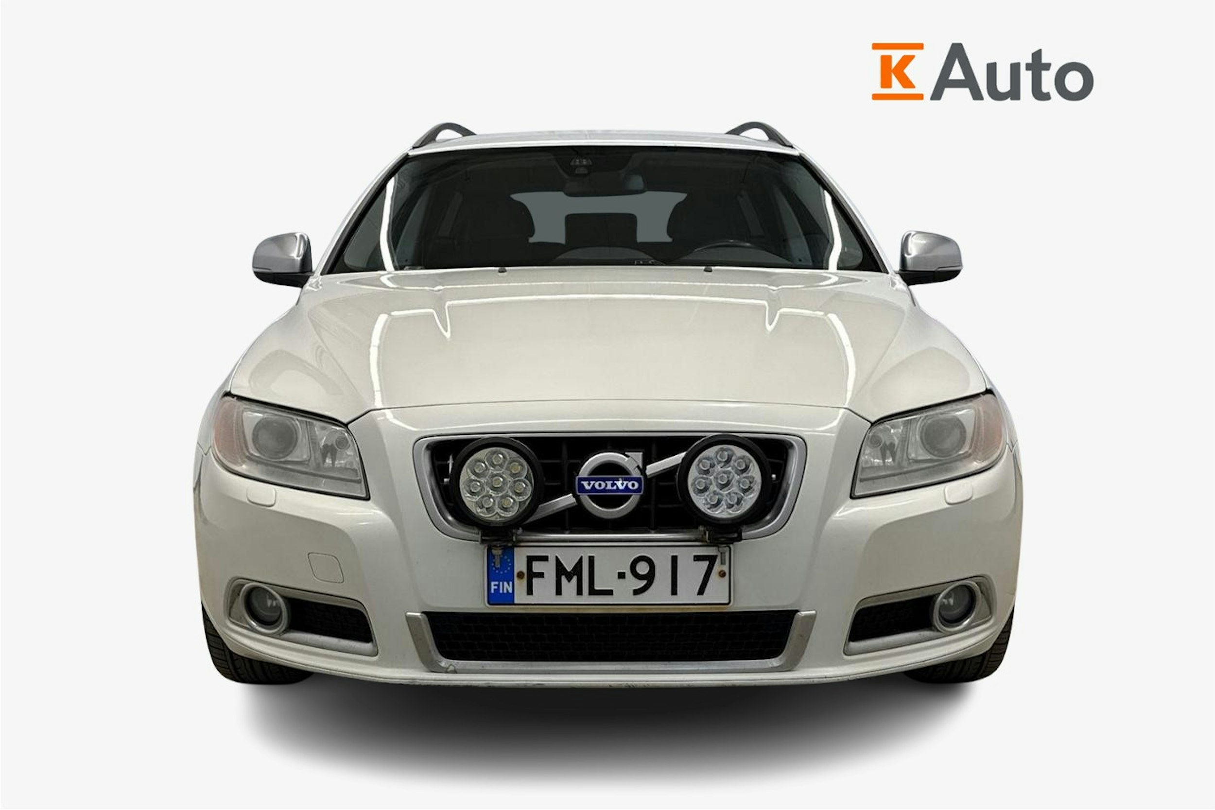 valkoinen Volvo V70 2013 kuva 5.