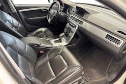 valkoinen Volvo V70 2013 kuva 9.