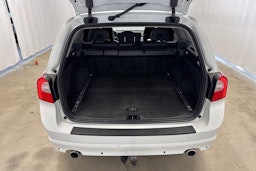 valkoinen Volvo V70 2013 kuva 13.