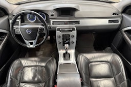 valkoinen Volvo V70 2013 kuva 14.
