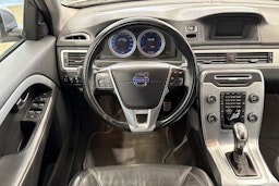 valkoinen Volvo V70 2013 kuva 15.