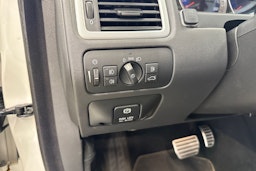 valkoinen Volvo V70 2013 kuva 16.