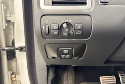 valkoinen Volvo V70 2013 kuva 19.