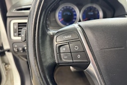 valkoinen Volvo V70 2013 kuva 20.