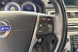 valkoinen Volvo V70 2013 kuva 21.