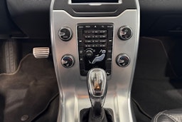 valkoinen Volvo V70 2013 kuva 22.