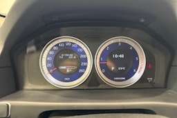 valkoinen Volvo V70 2013 kuva 23.