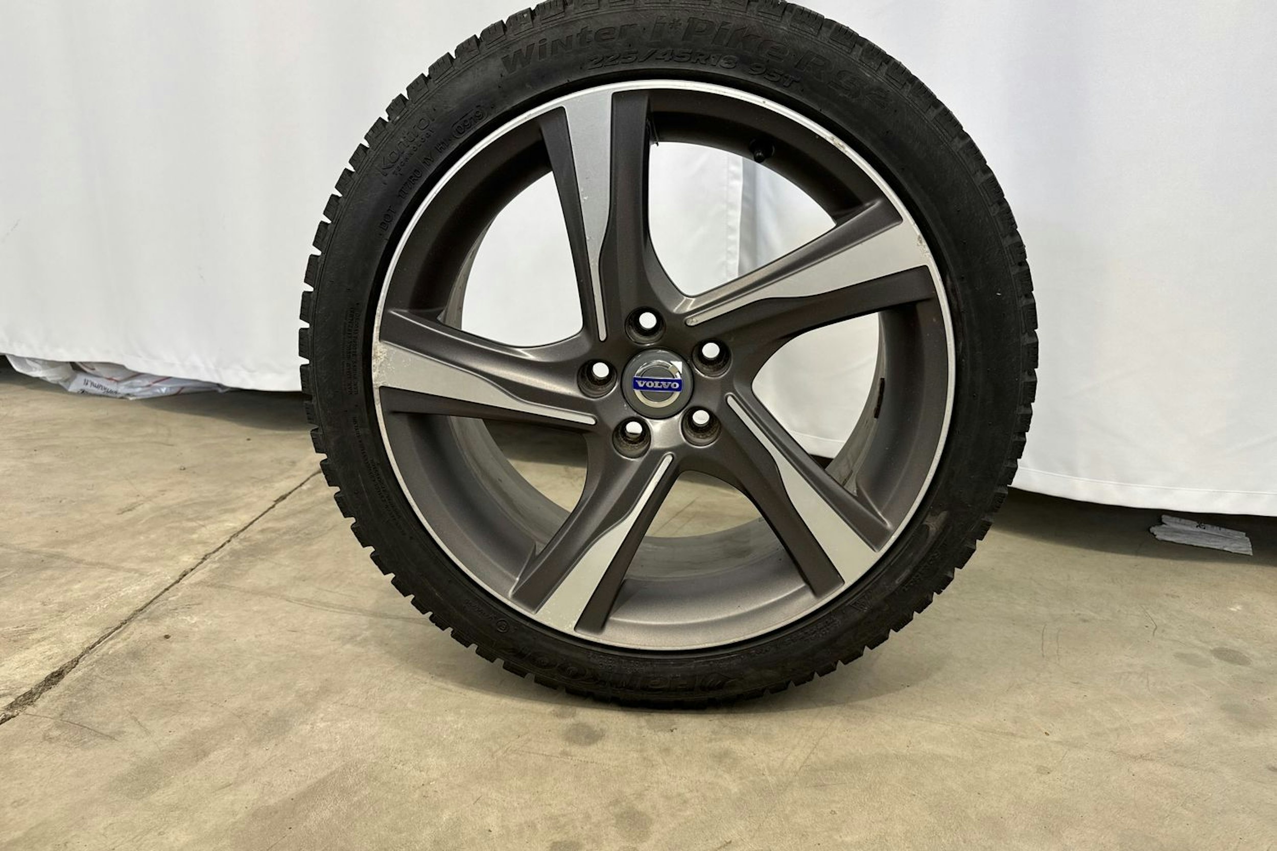 valkoinen Volvo V70 2013 kuva 28.