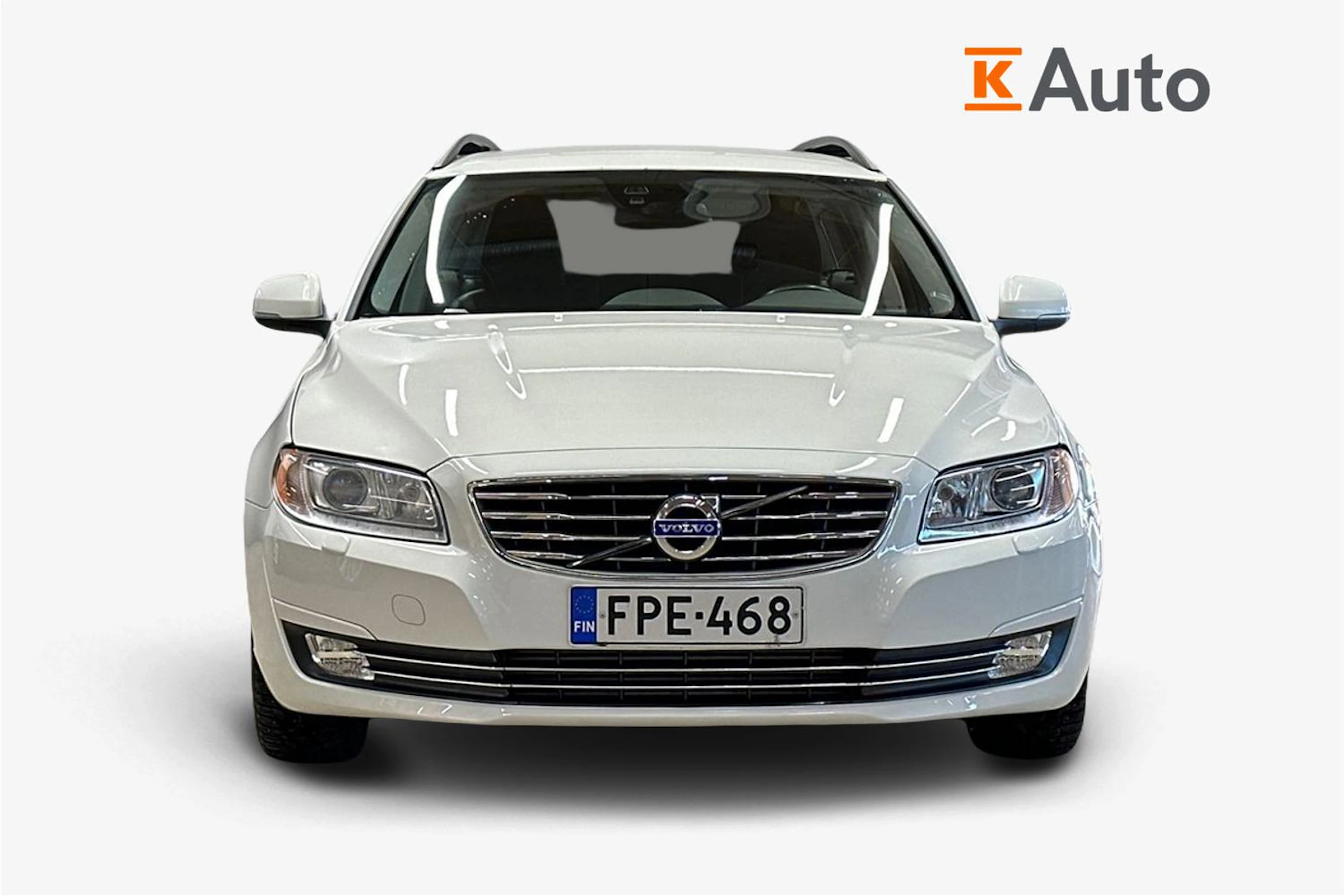 valkoinen Volvo V70 2014 kuva 4.