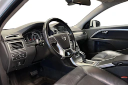 valkoinen Volvo V70 2014 kuva 6.