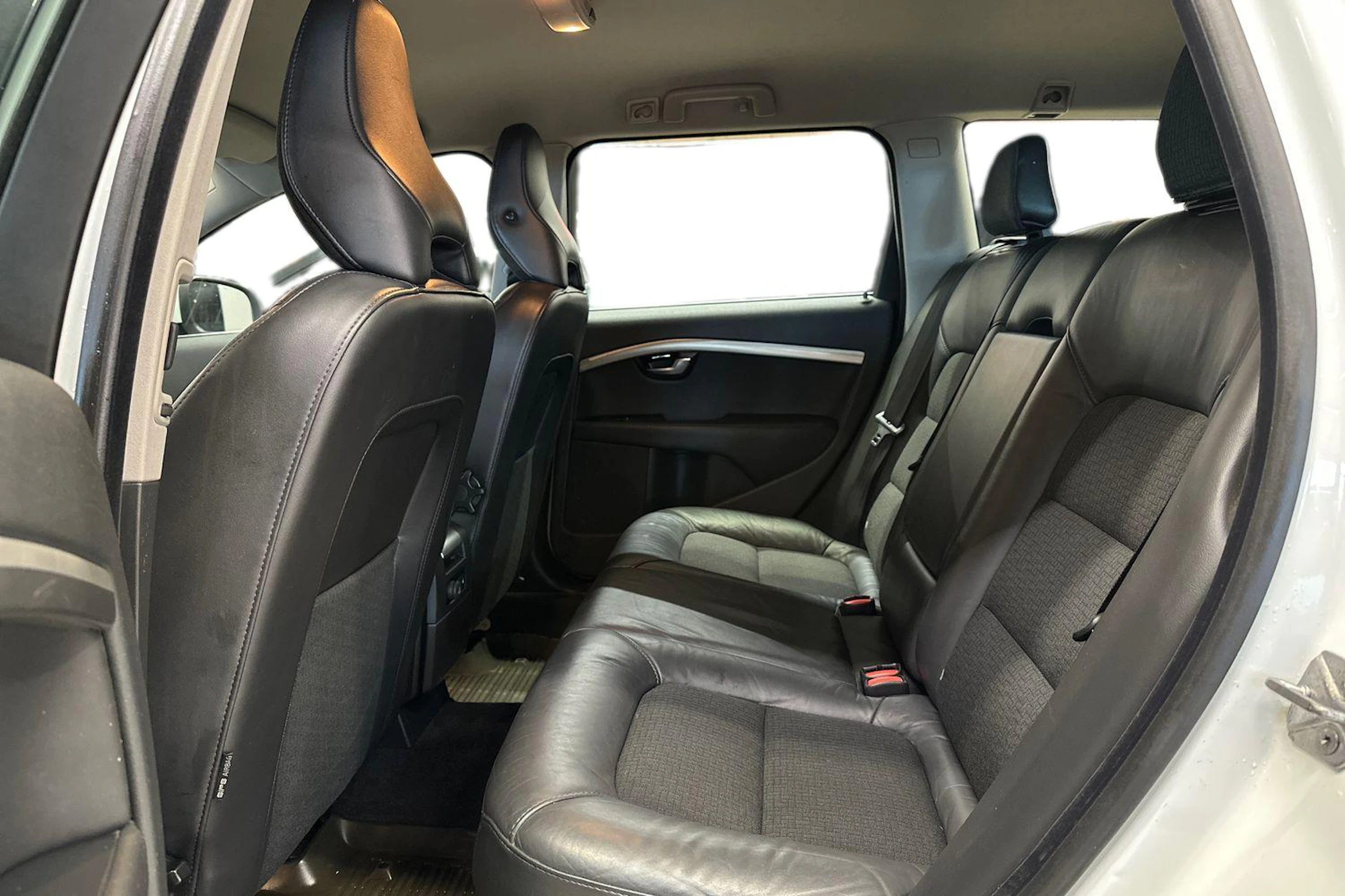 valkoinen Volvo V70 2014 kuva 8.