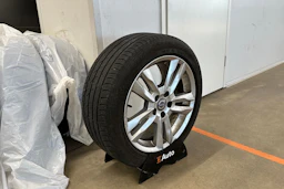 valkoinen Volvo V70 2014 kuva 10.