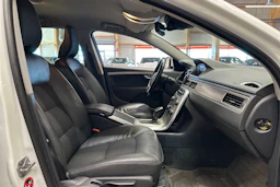 valkoinen Volvo V70 2014 kuva 11.