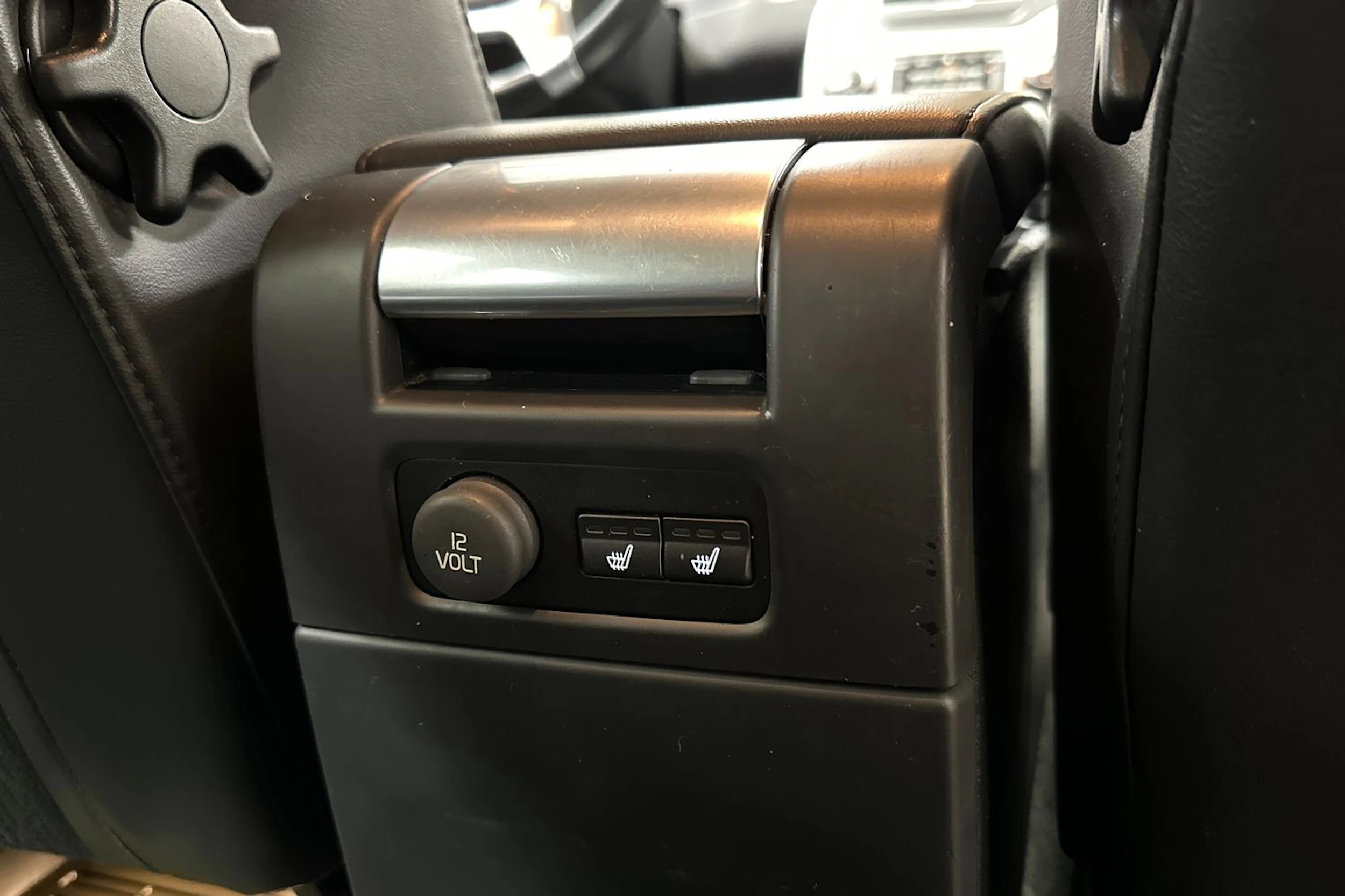 valkoinen Volvo V70 2014 kuva 12.