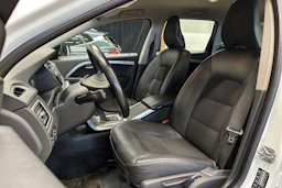 valkoinen Volvo V70 2014 kuva 13.