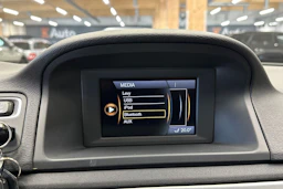 valkoinen Volvo V70 2014 kuva 14.