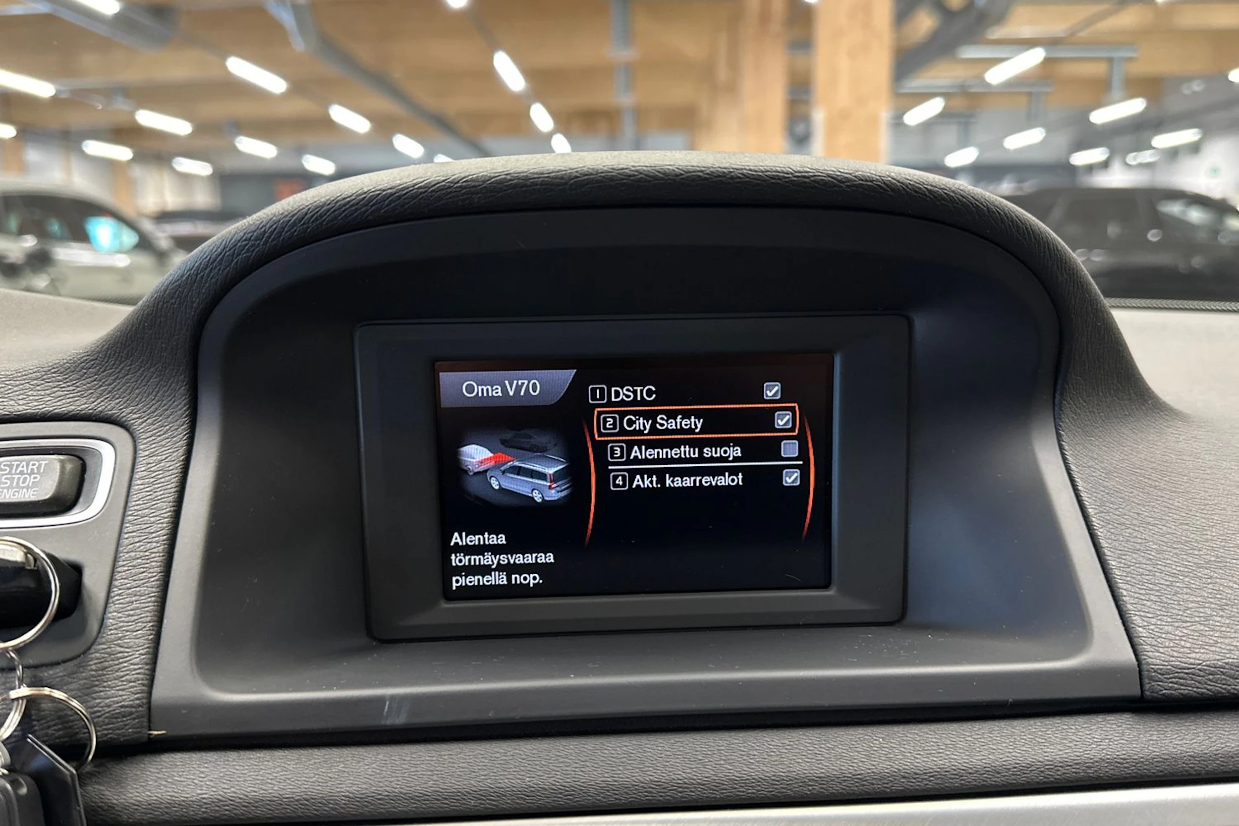 valkoinen Volvo V70 2014 kuva 15.