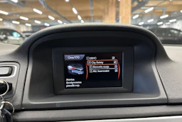 valkoinen Volvo V70 2014 kuva 15.