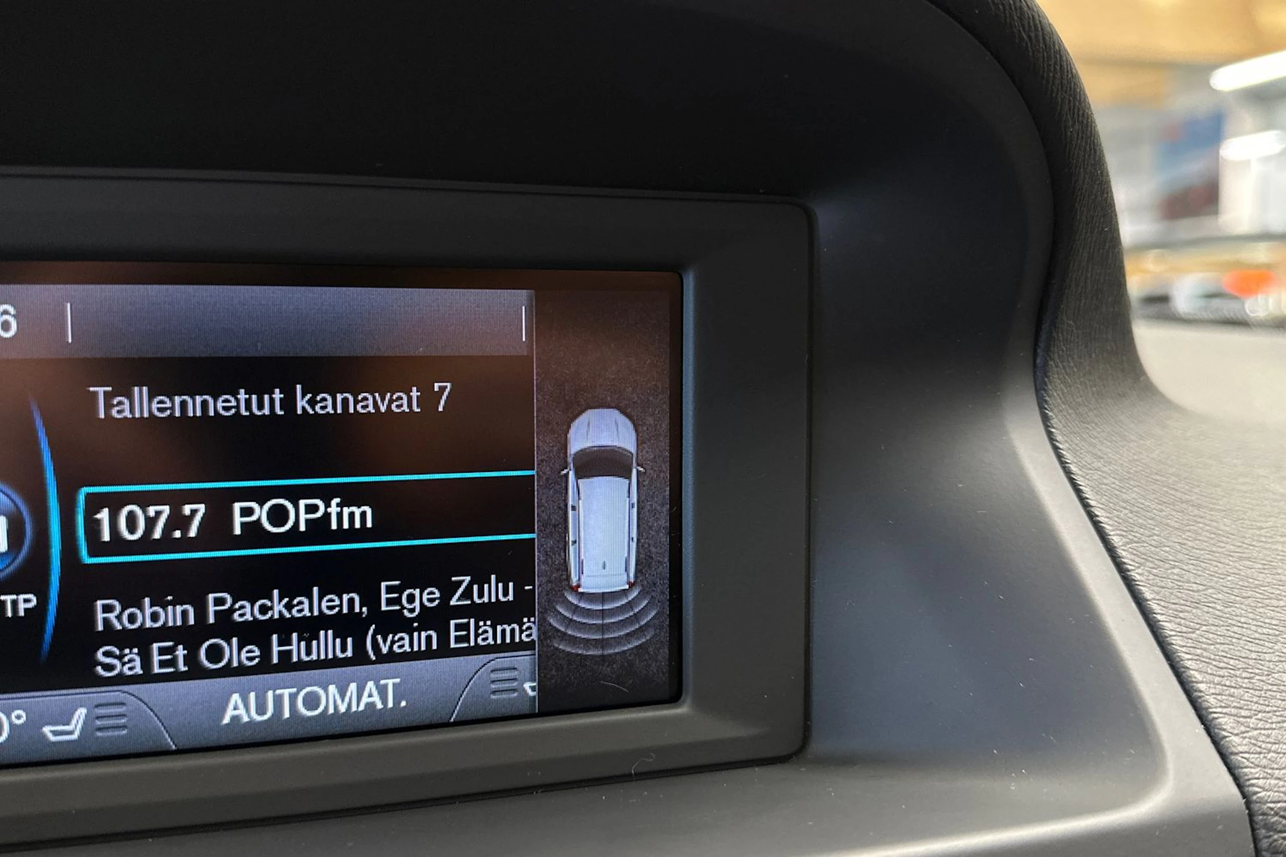 valkoinen Volvo V70 2014 kuva 16.