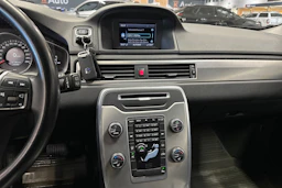 valkoinen Volvo V70 2014 kuva 17.