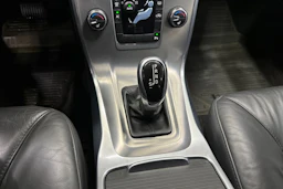 valkoinen Volvo V70 2014 kuva 18.