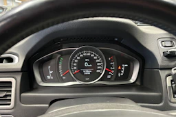 valkoinen Volvo V70 2014 kuva 19.